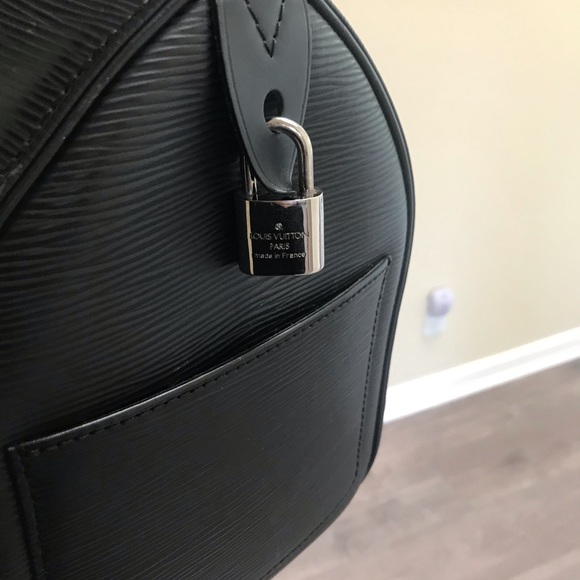 *SOLD* Louis Vuitton Speedy Epi Black 35 - Picture 3 of 8